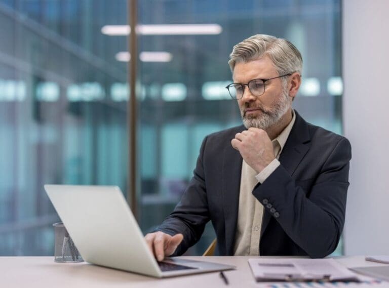 Mal CFO looking at a vendor risk report on his laptop.
